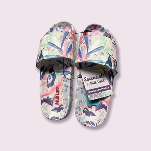 Muk Luks womens white‎ floral slide ons. Size large (9-10)